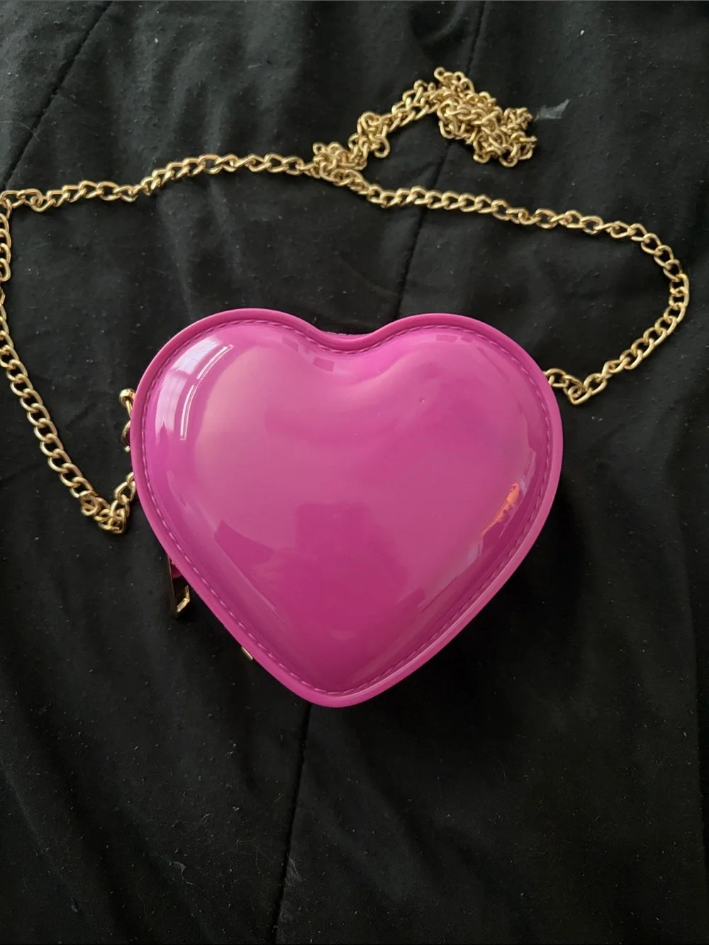 Heart-Shaped Pink Crossbody Bag with Gold Chain for kids